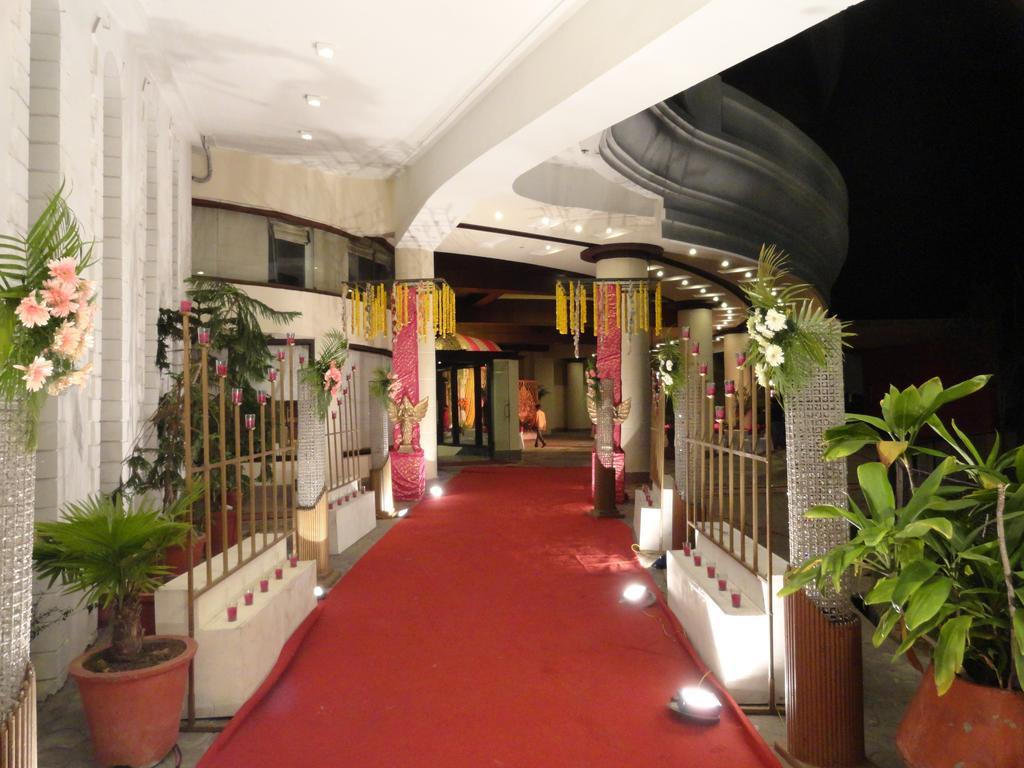 Gulmor Hotel Ludhiana Luaran gambar