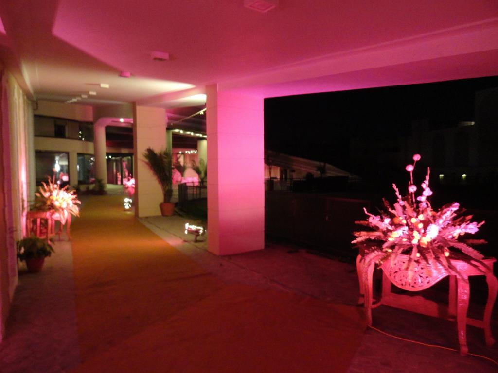 Gulmor Hotel Ludhiana Luaran gambar