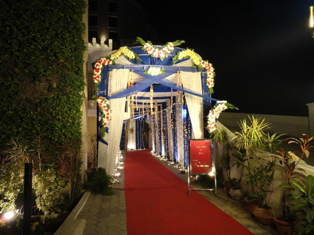 Gulmor Hotel Ludhiana Luaran gambar