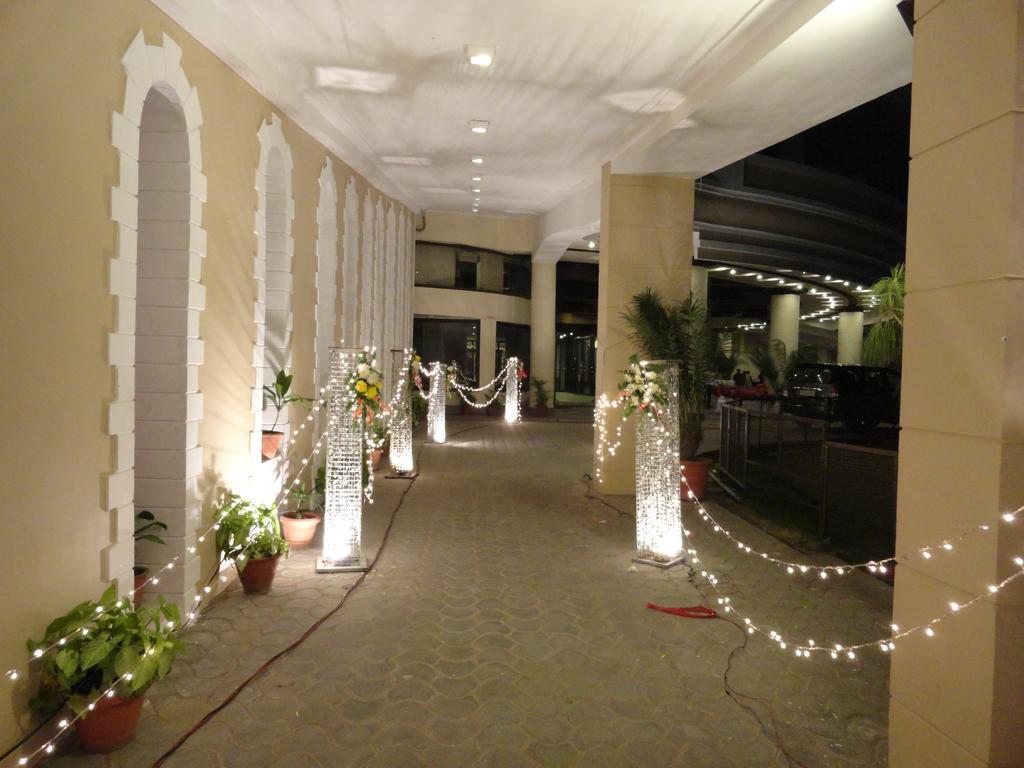 Gulmor Hotel Ludhiana Luaran gambar