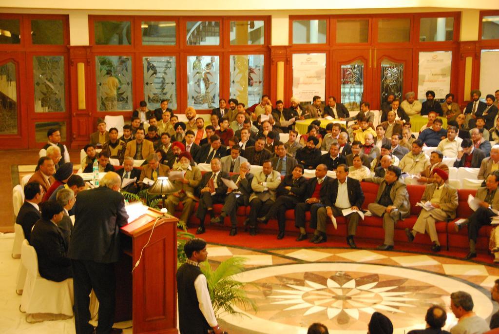 Gulmor Hotel Ludhiana Luaran gambar