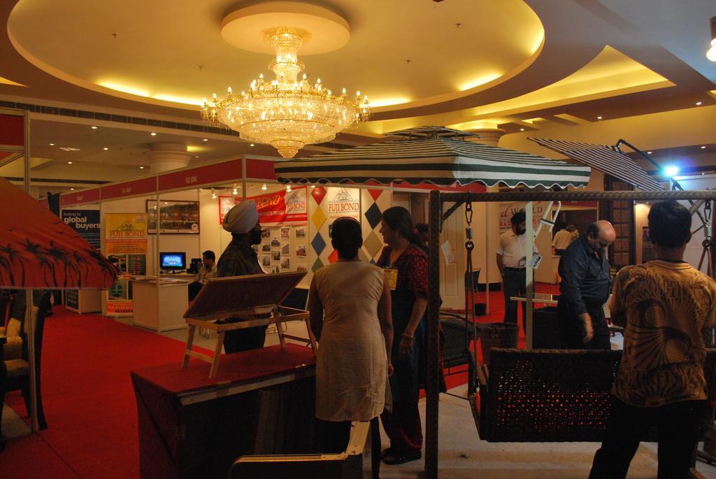 Gulmor Hotel Ludhiana Luaran gambar